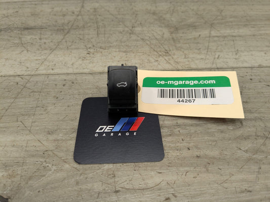 OEM BMW F90 F97 G01 G05 G20 G30 Trunk Lid Liftgate Open Release Switch Button
