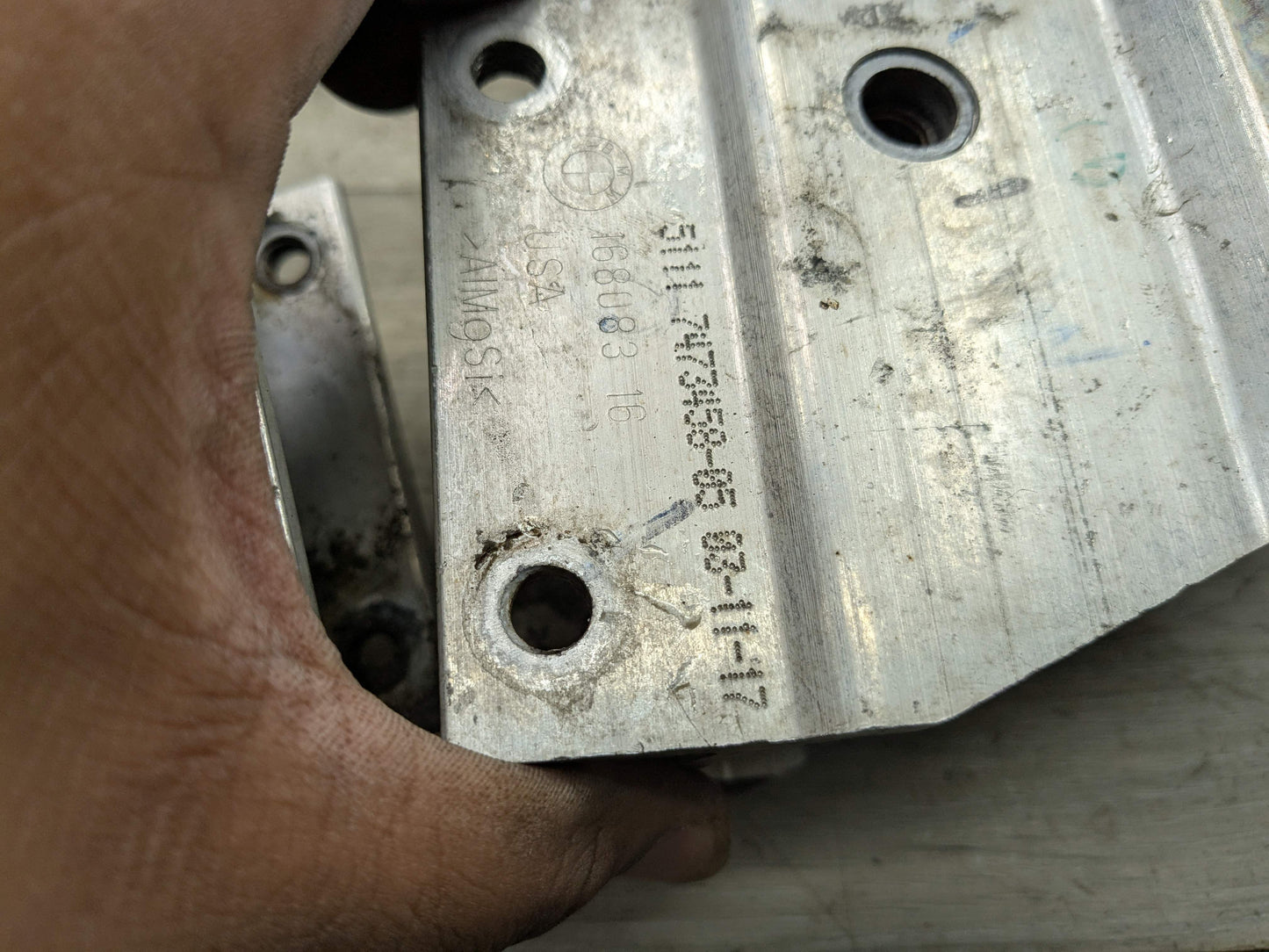 18-24 OEM BMW F97 F98 G01 G02 G05 Radiator Mount Support Bracket Left Right SET