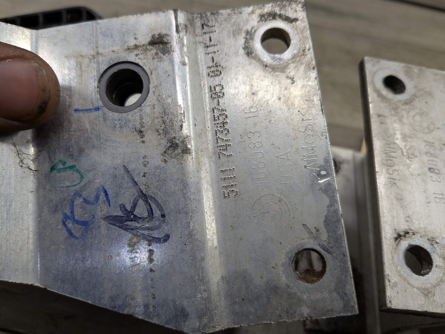 18-24 OEM BMW F97 F98 G01 G02 G05 Radiator Mount Support Bracket Left Right SET