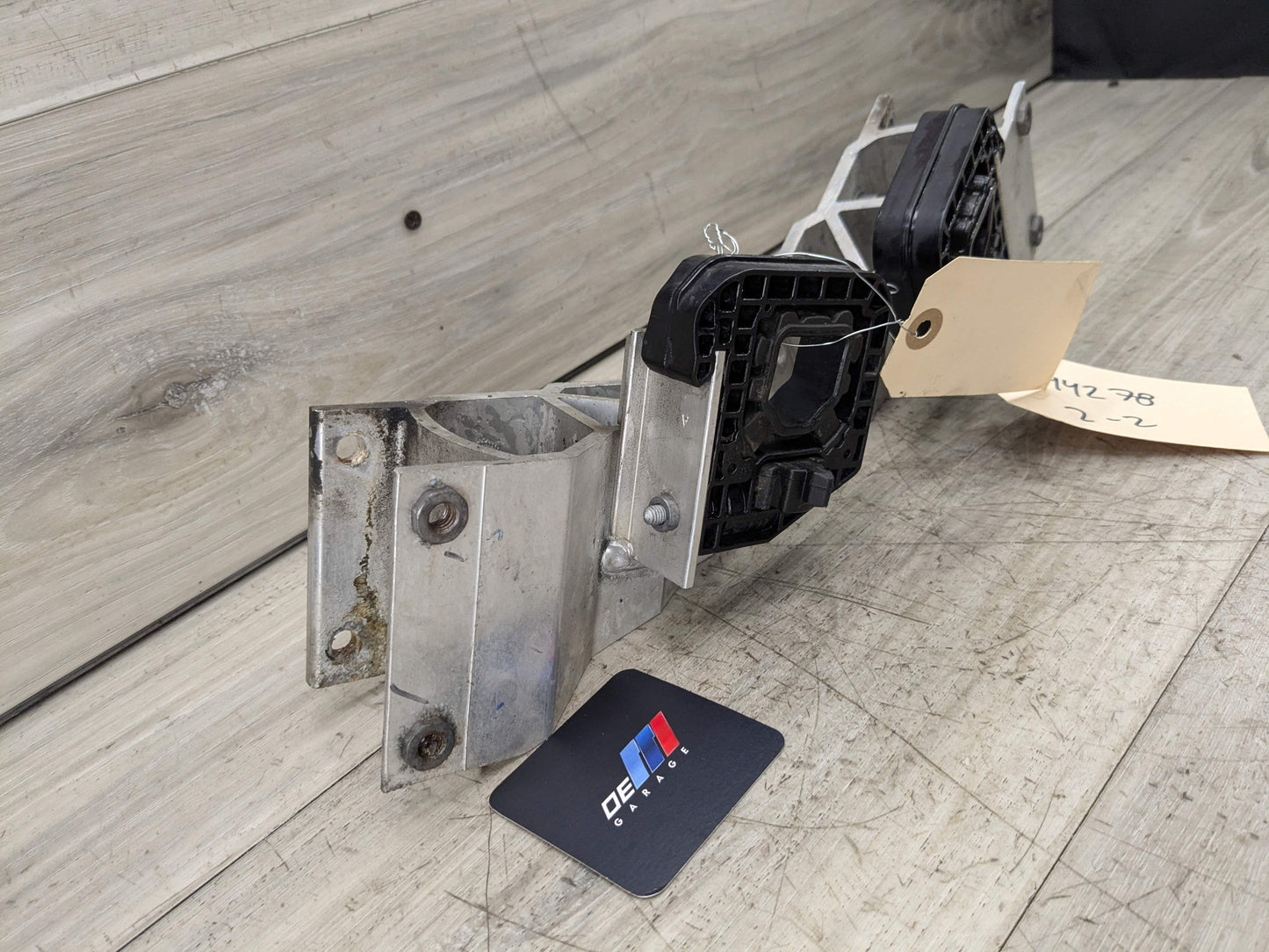 18-24 OEM BMW F97 F98 G01 G02 G05 Radiator Mount Support Bracket Left Right SET