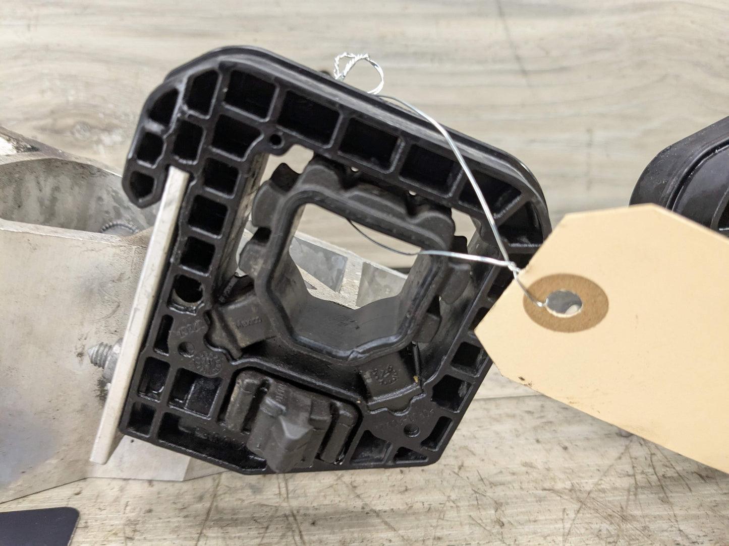 18-24 OEM BMW F97 F98 G01 G02 G05 Radiator Mount Support Bracket Left Right SET