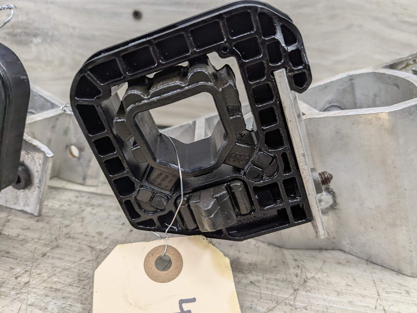 18-24 OEM BMW F97 F98 G01 G02 G05 Radiator Mount Support Bracket Left Right SET