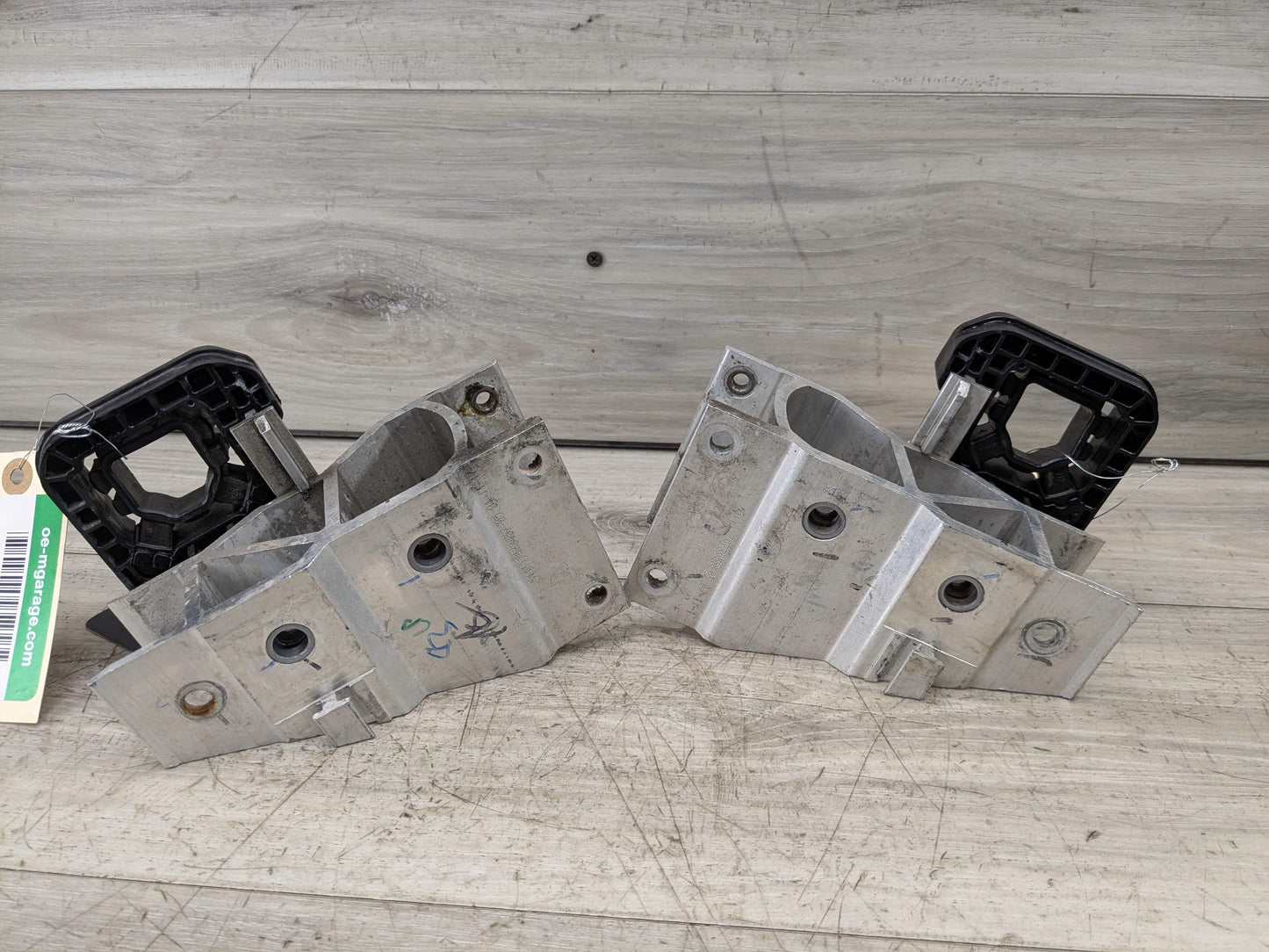 18-24 OEM BMW F97 F98 G01 G02 G05 Radiator Mount Support Bracket Left Right SET