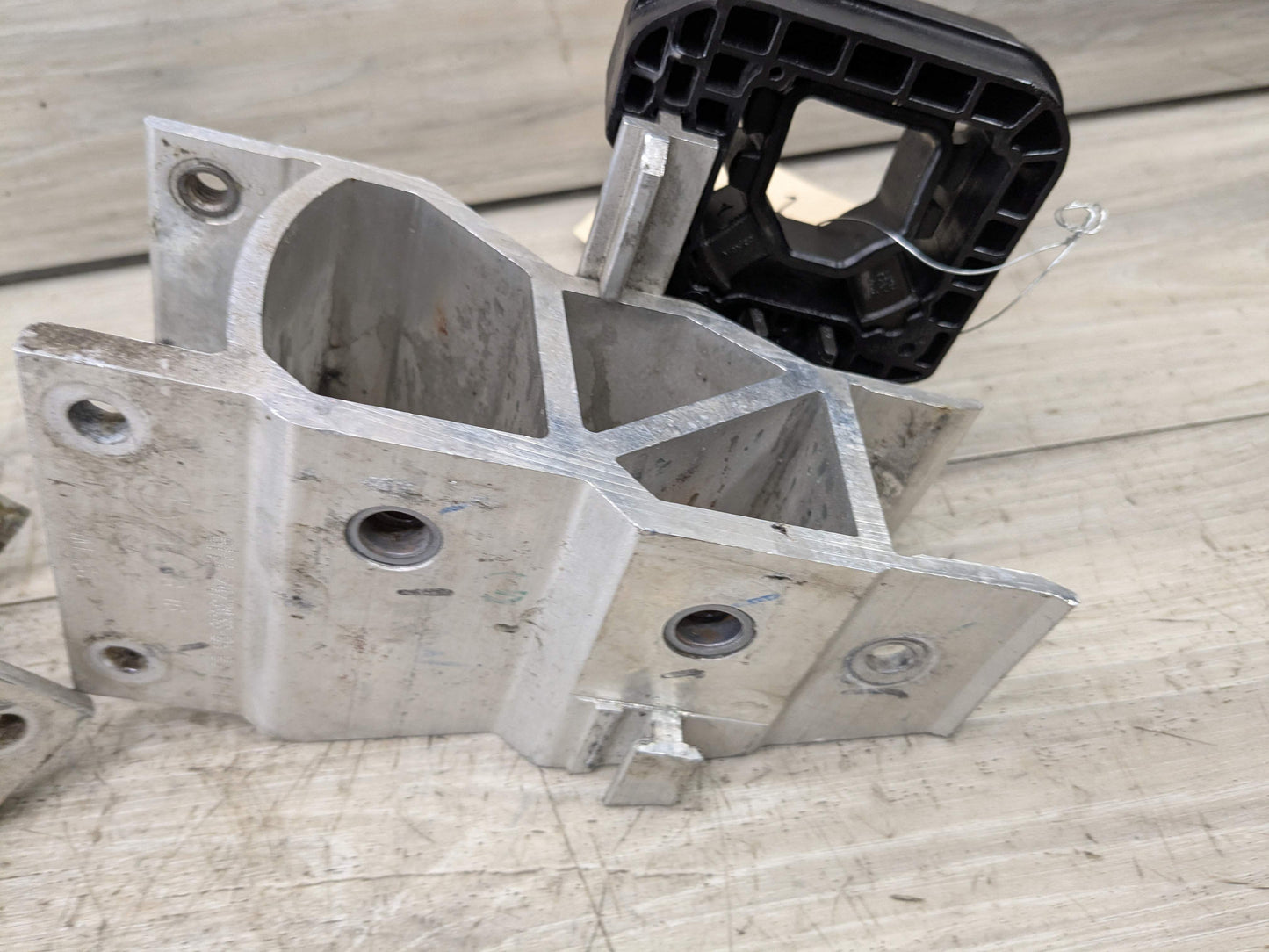 18-24 OEM BMW F97 F98 G01 G02 G05 Radiator Mount Support Bracket Left Right SET