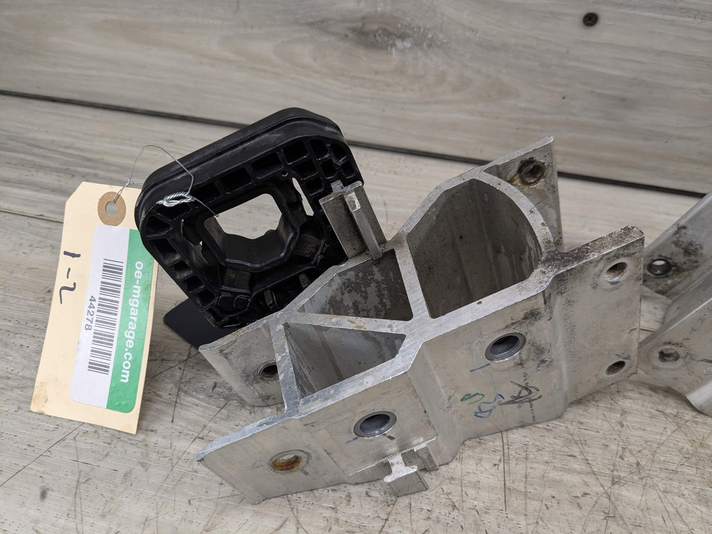 18-24 OEM BMW F97 F98 G01 G02 G05 Radiator Mount Support Bracket Left Right SET