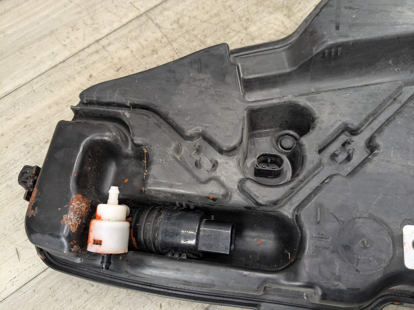 OEM BMW F97 F97 X3 X4 X3M X4M Windshield Wipe Washer Bottle Tank Reservoir