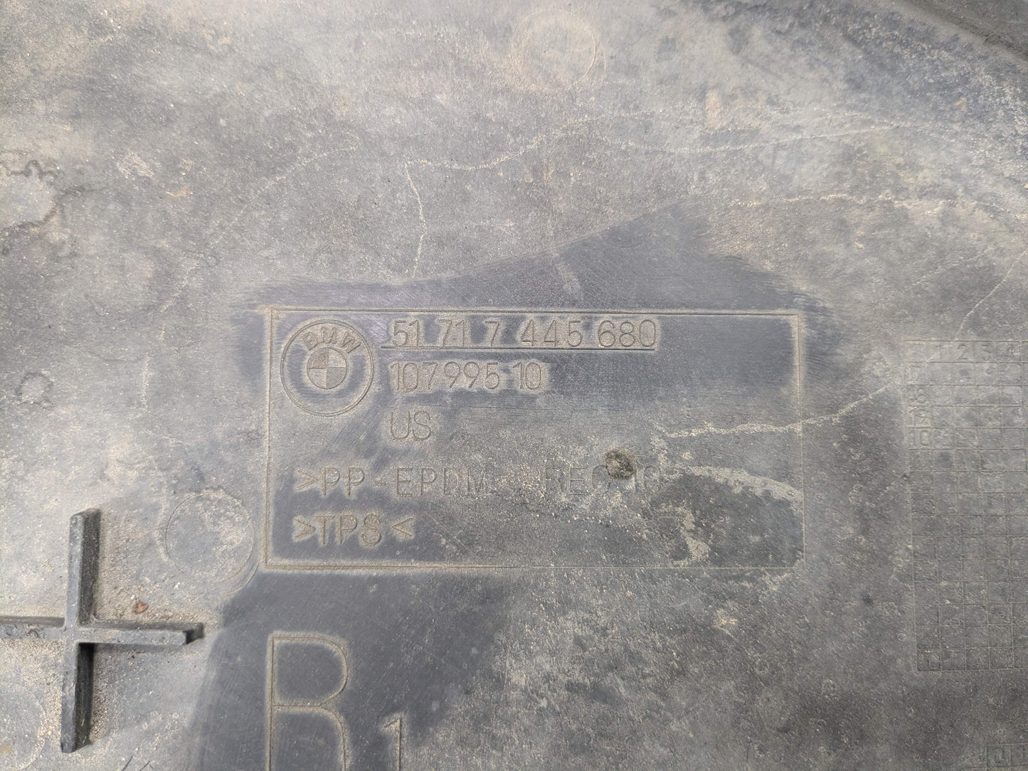 18-21 OEM BMW G01 G02 X3 X4 FRONT Right Passenger Fender Liner Guard Mud Flap