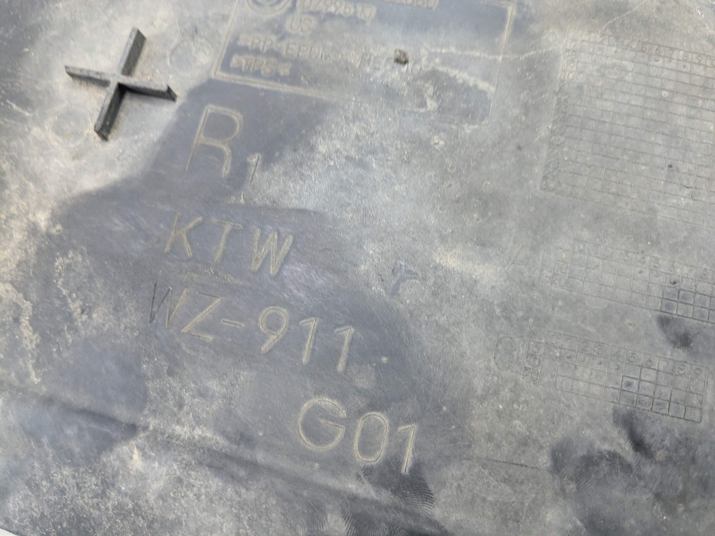 18-21 OEM BMW G01 G02 X3 X4 FRONT Right Passenger Fender Liner Guard Mud Flap