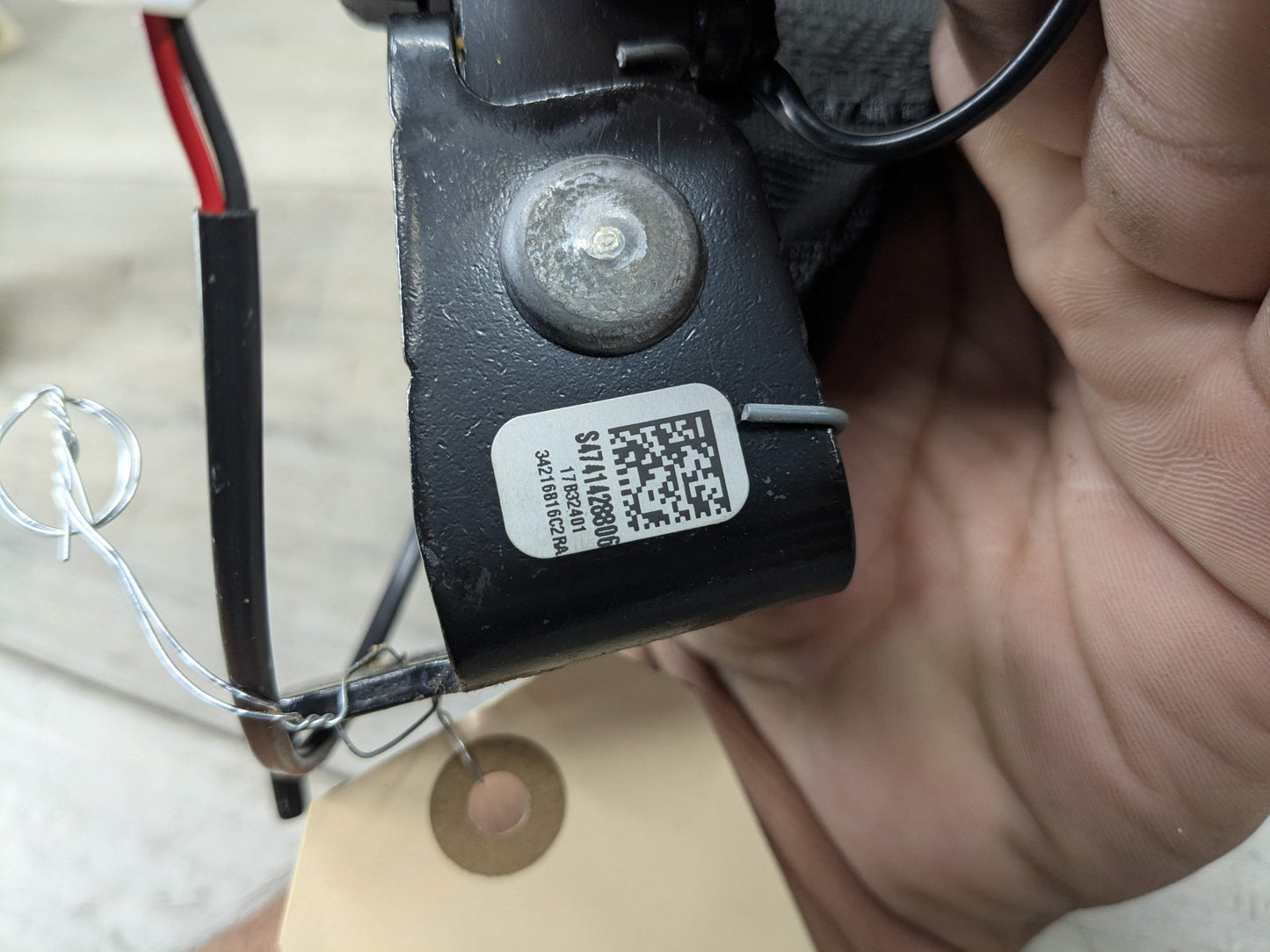 OEM BMW G01 G02 F97 F98 X3 REAR Right Passenger Side SeatBelt Seat Belt Buckle