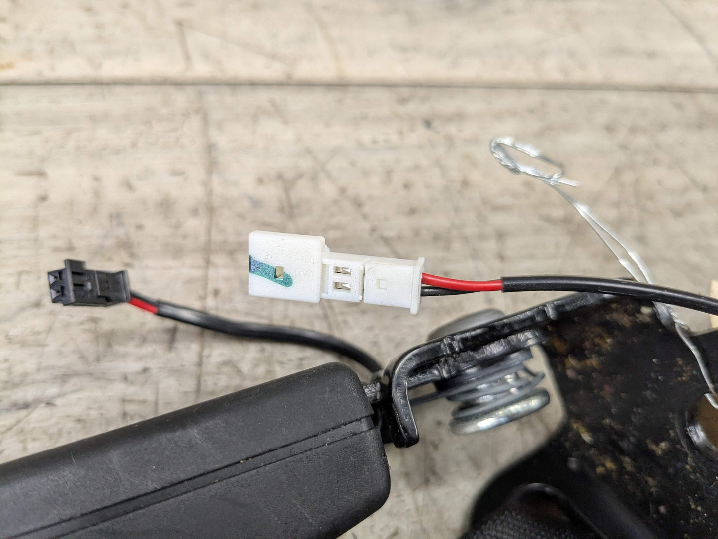 OEM BMW G01 G02 F97 F98 X3 REAR Right Passenger Side SeatBelt Seat Belt Buckle