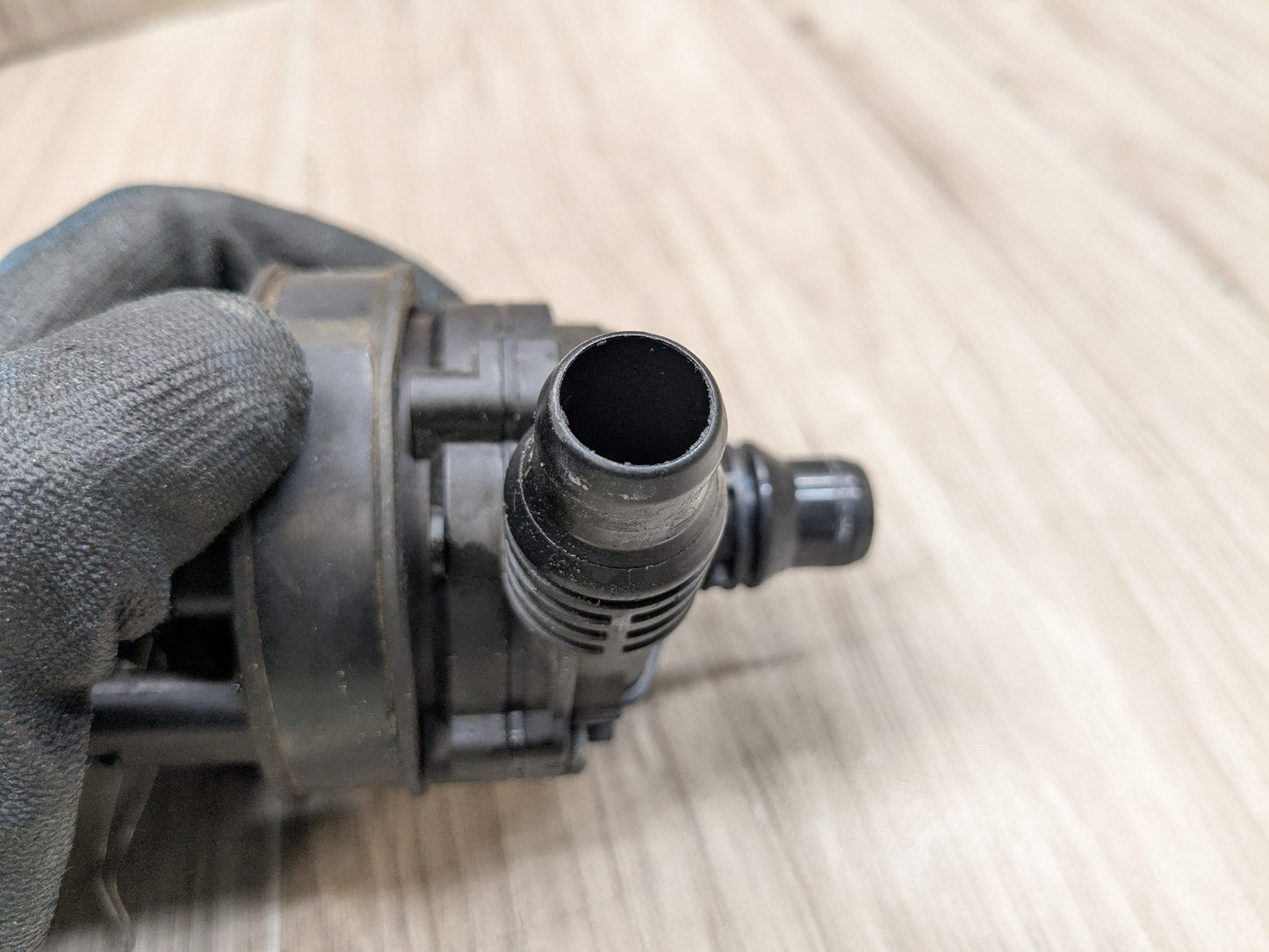 *OEM BMW G01 G05 G20 G22 G30 G42 G80 G82 G83 M3 M4 Engine Auxiliary Water Pump