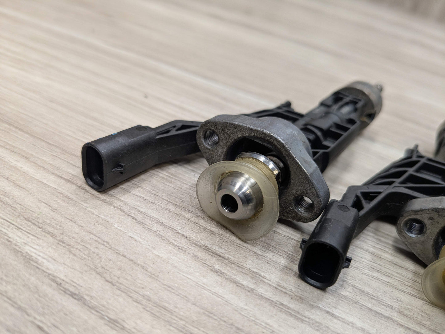 OEM BMW F44 F48 G01 G05 G20 G26 G30 G42 Engine High Pressure Fuel Injectors Set