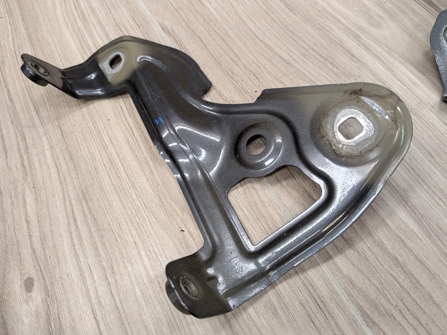 19-25 OEM BMW G20 330 M340 Front Left Driver Side Fender Holder Bracket SET