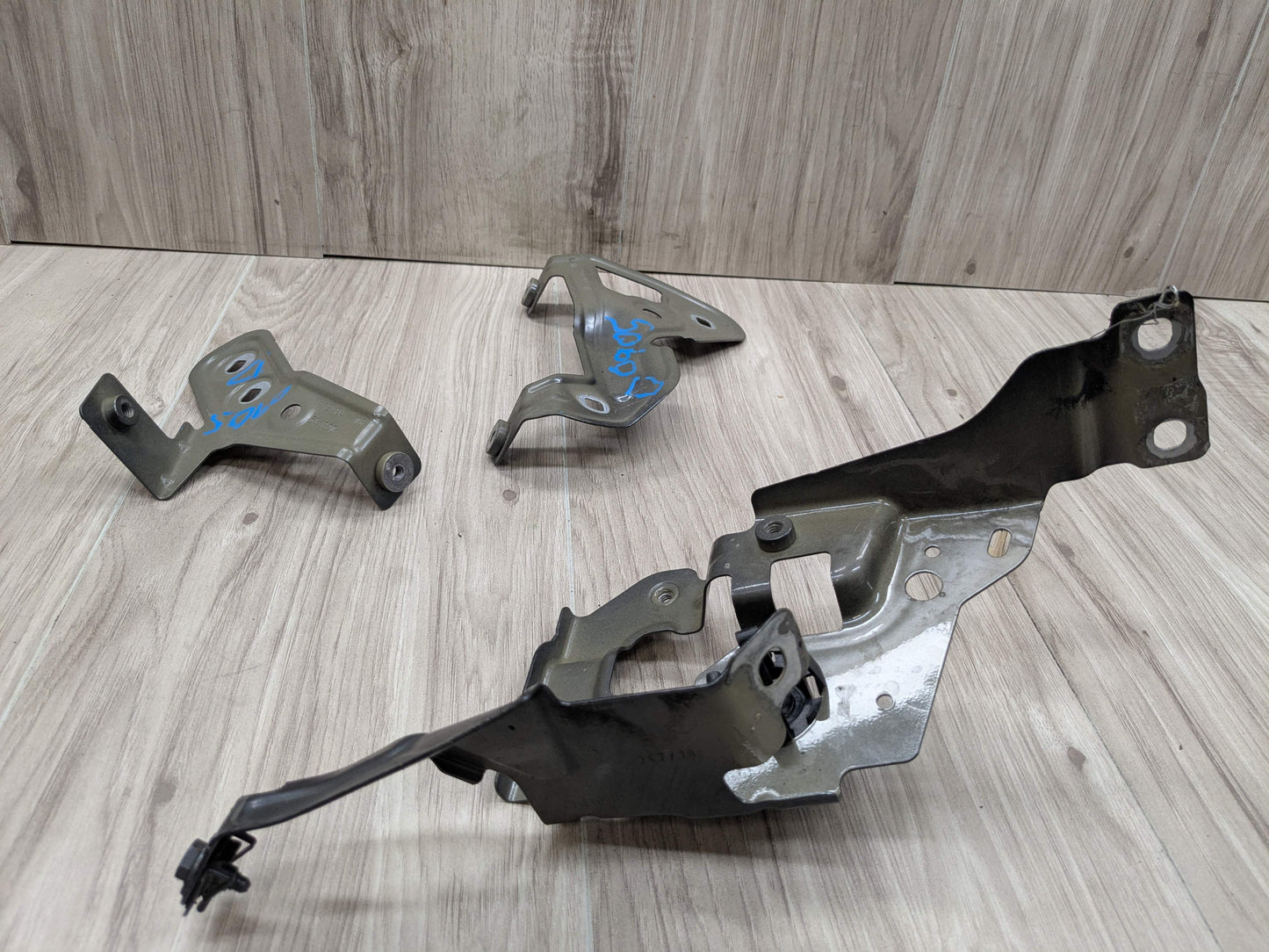 19-25 OEM BMW G20 330 M340 Front Left Driver Side Fender Holder Bracket SET