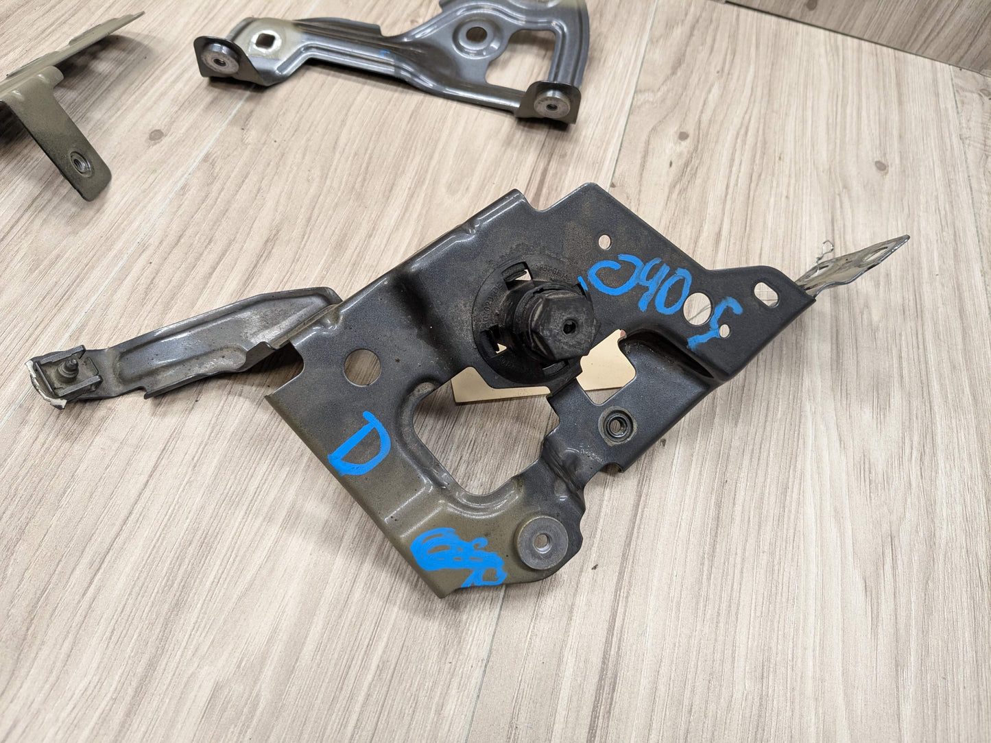 19-25 OEM BMW G20 330 M340 Front Left Driver Side Fender Holder Bracket SET