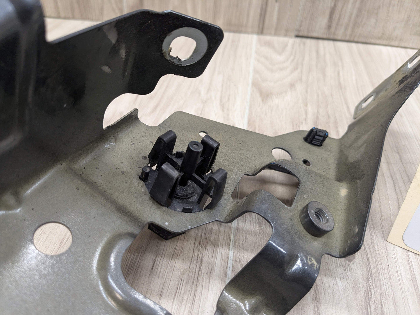 19-25 OEM BMW G20 330 M340 Front Right Passenger Side Fender Holder Bracket SET