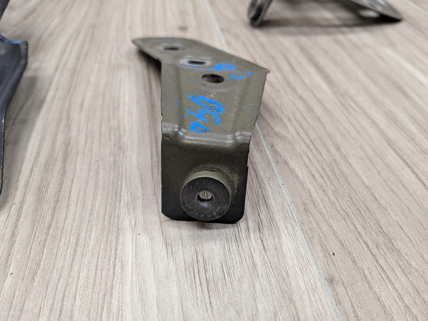 19-25 OEM BMW G20 330 M340 Front Right Passenger Side Fender Holder Bracket SET