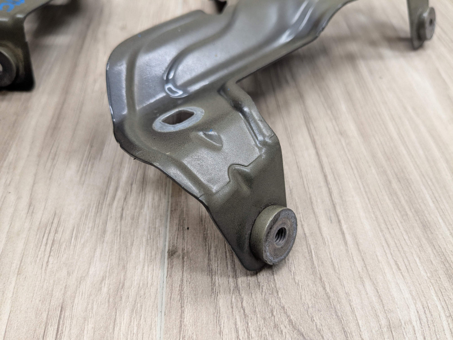 19-25 OEM BMW G20 330 M340 Front Right Passenger Side Fender Holder Bracket SET