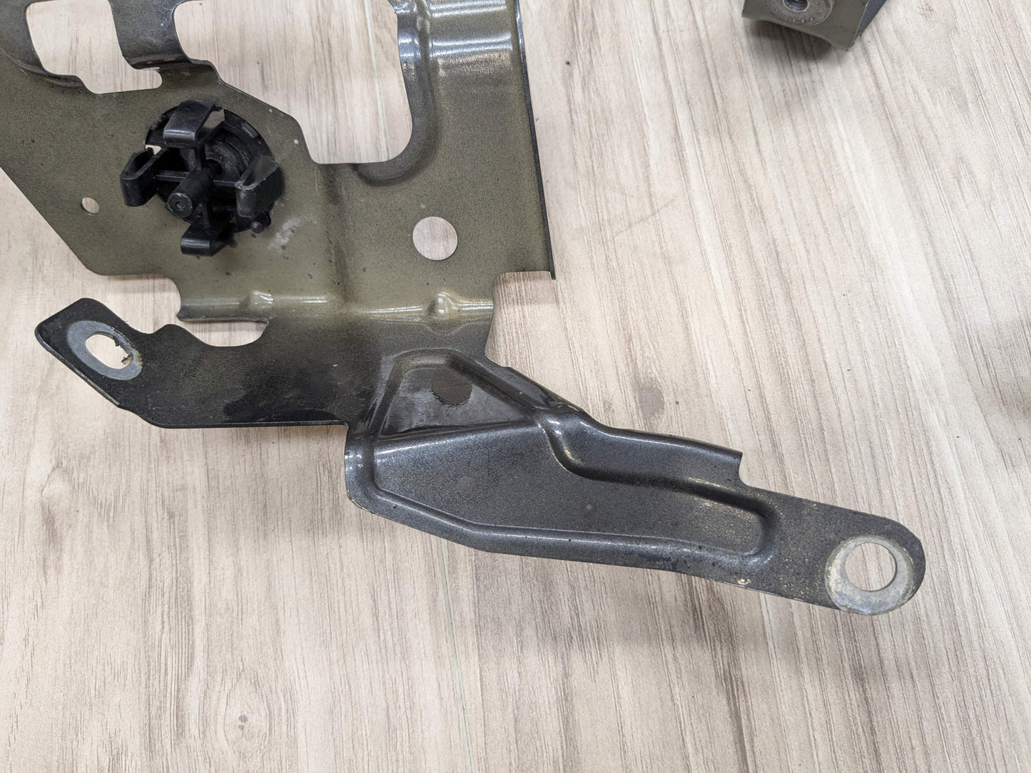 19-25 OEM BMW G20 330 M340 Front Right Passenger Side Fender Holder Bracket SET