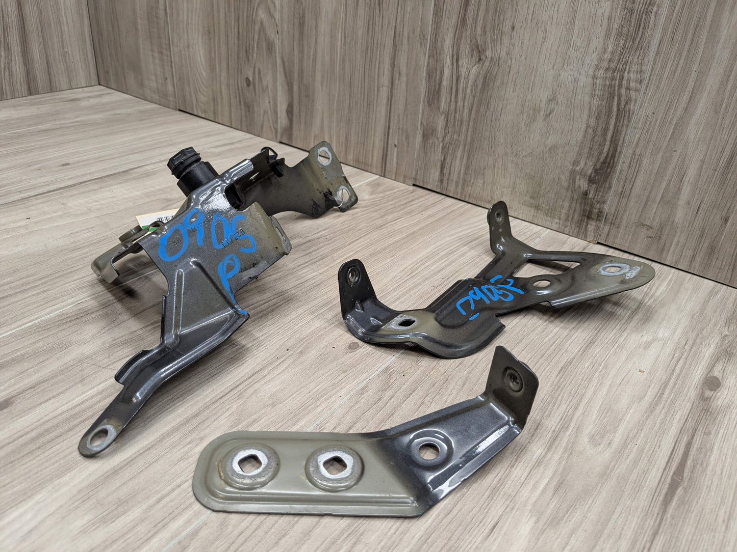 19-25 OEM BMW G20 330 M340 Front Right Passenger Side Fender Holder Bracket SET