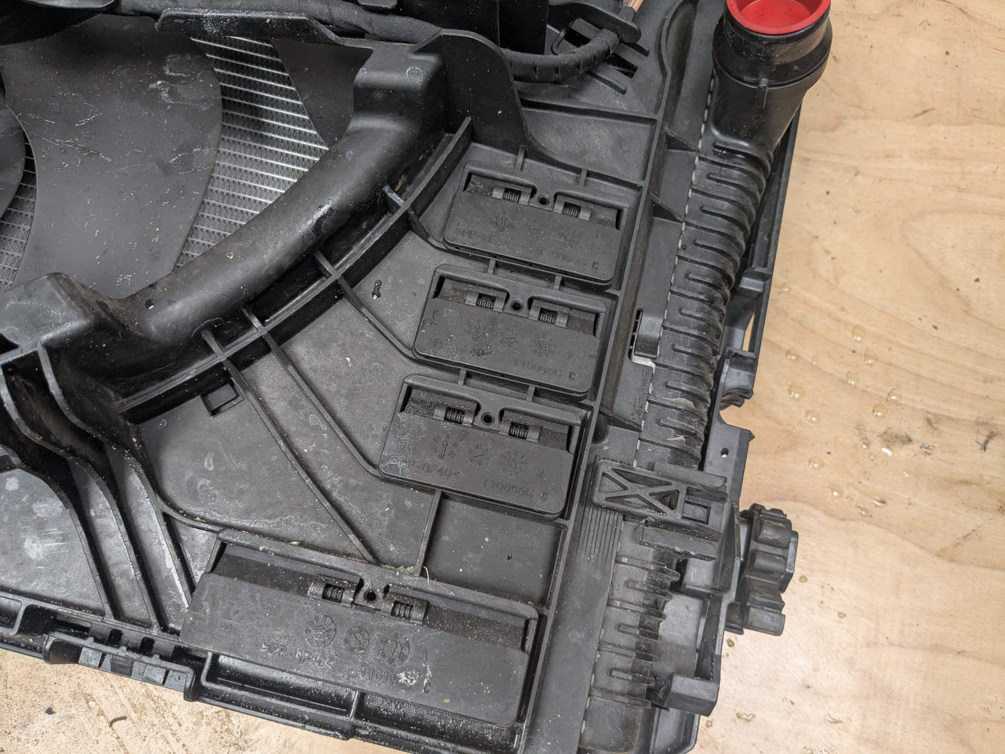 19-22 OEM BMW G20 iX 330i B46 Radiator Condenser Cooling Fan Assembly 600W