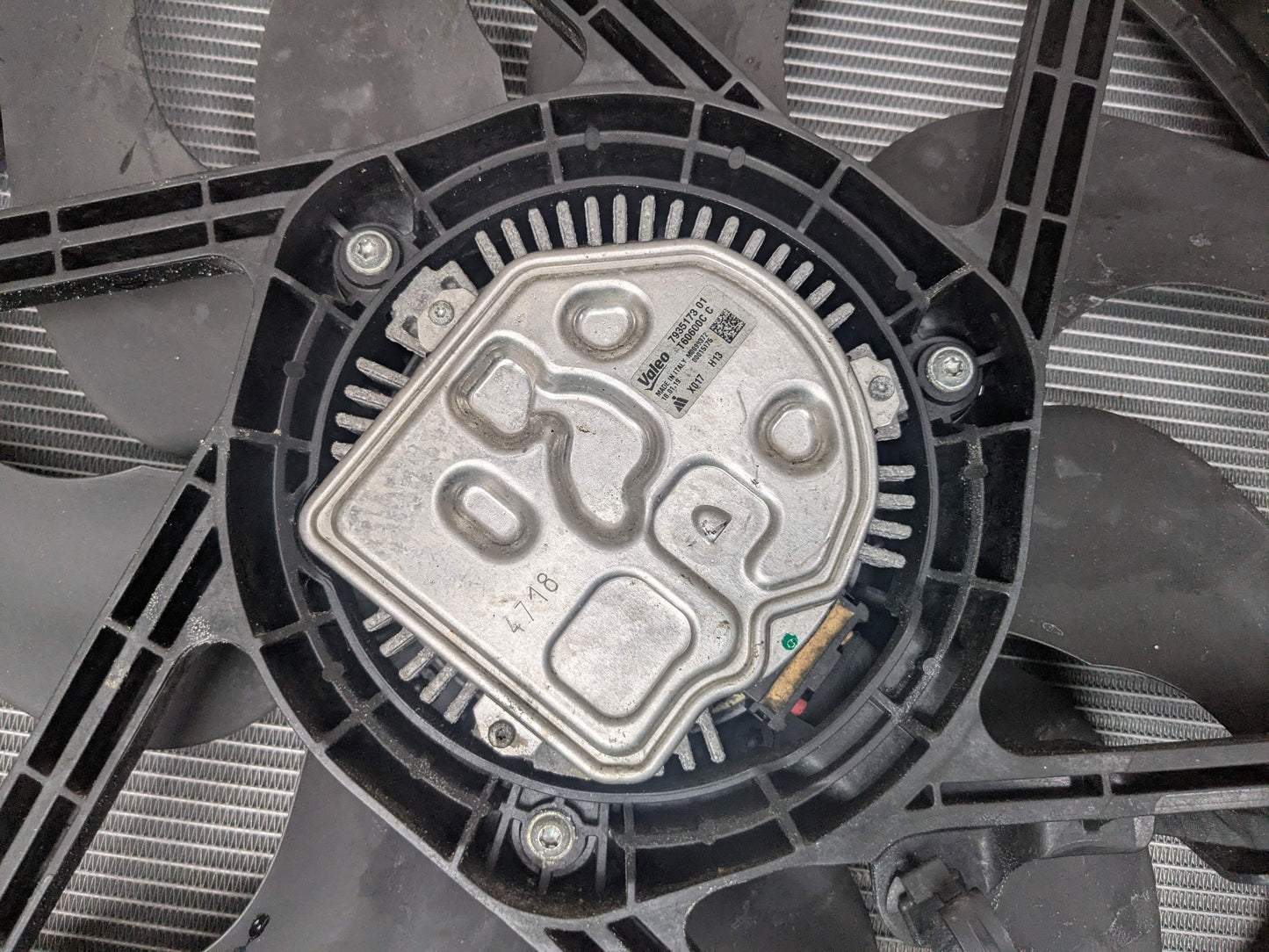 19-22 OEM BMW G20 iX 330i B46 Radiator Condenser Cooling Fan Assembly 600W