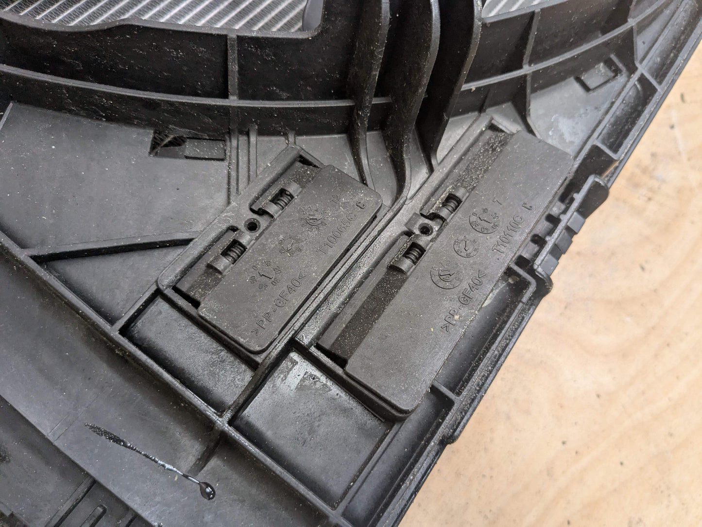 19-22 OEM BMW G20 iX 330i B46 Radiator Condenser Cooling Fan Assembly 600W