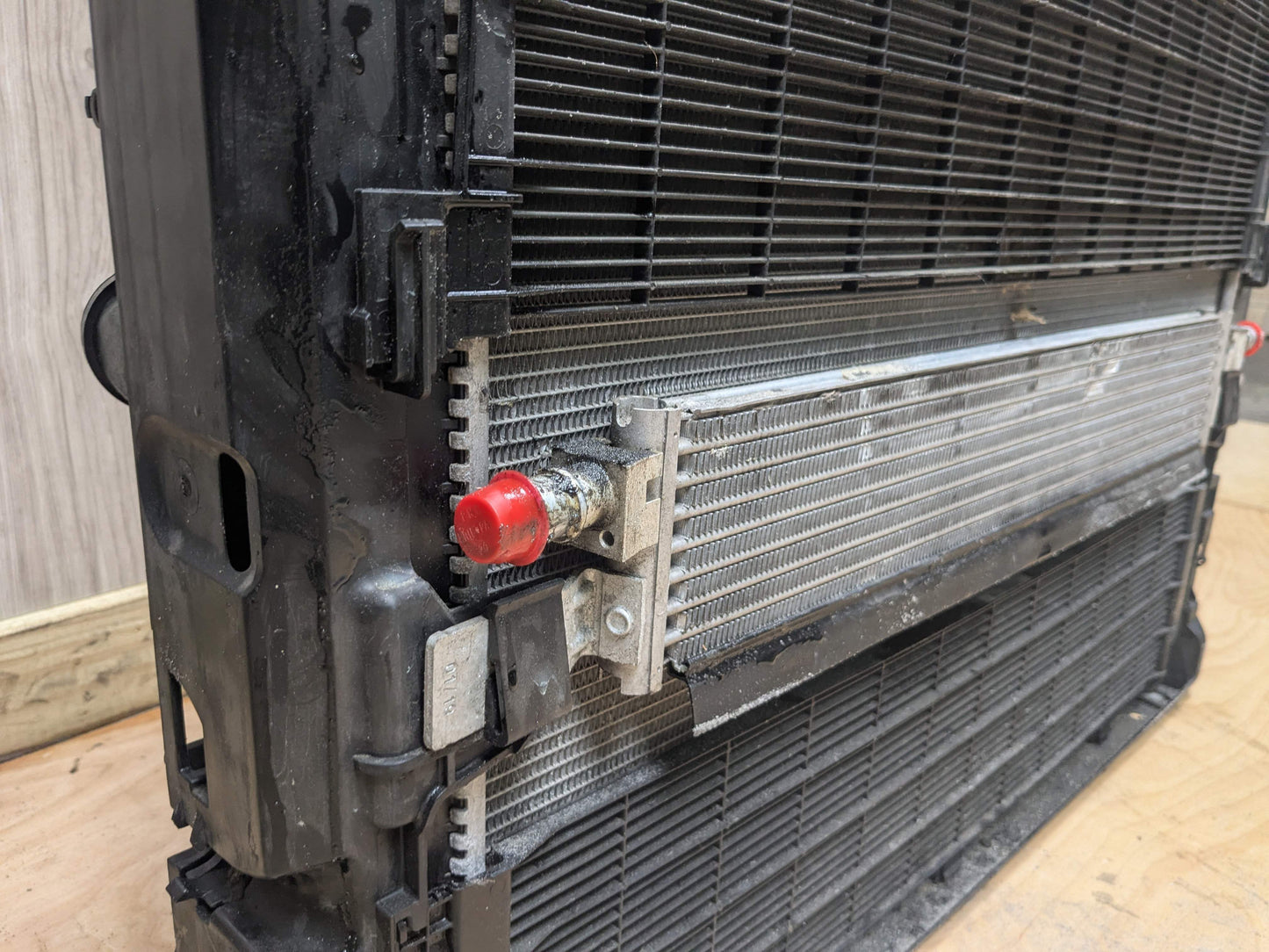 19-22 OEM BMW G20 iX 330i B46 Radiator Condenser Cooling Fan Assembly 600W