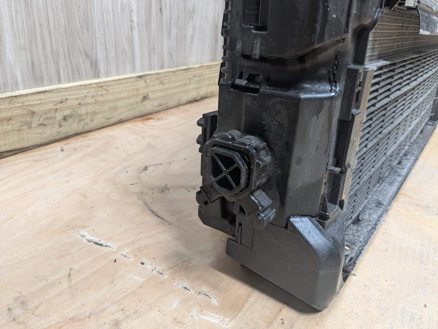 19-22 OEM BMW G20 iX 330i B46 Radiator Condenser Cooling Fan Assembly 600W