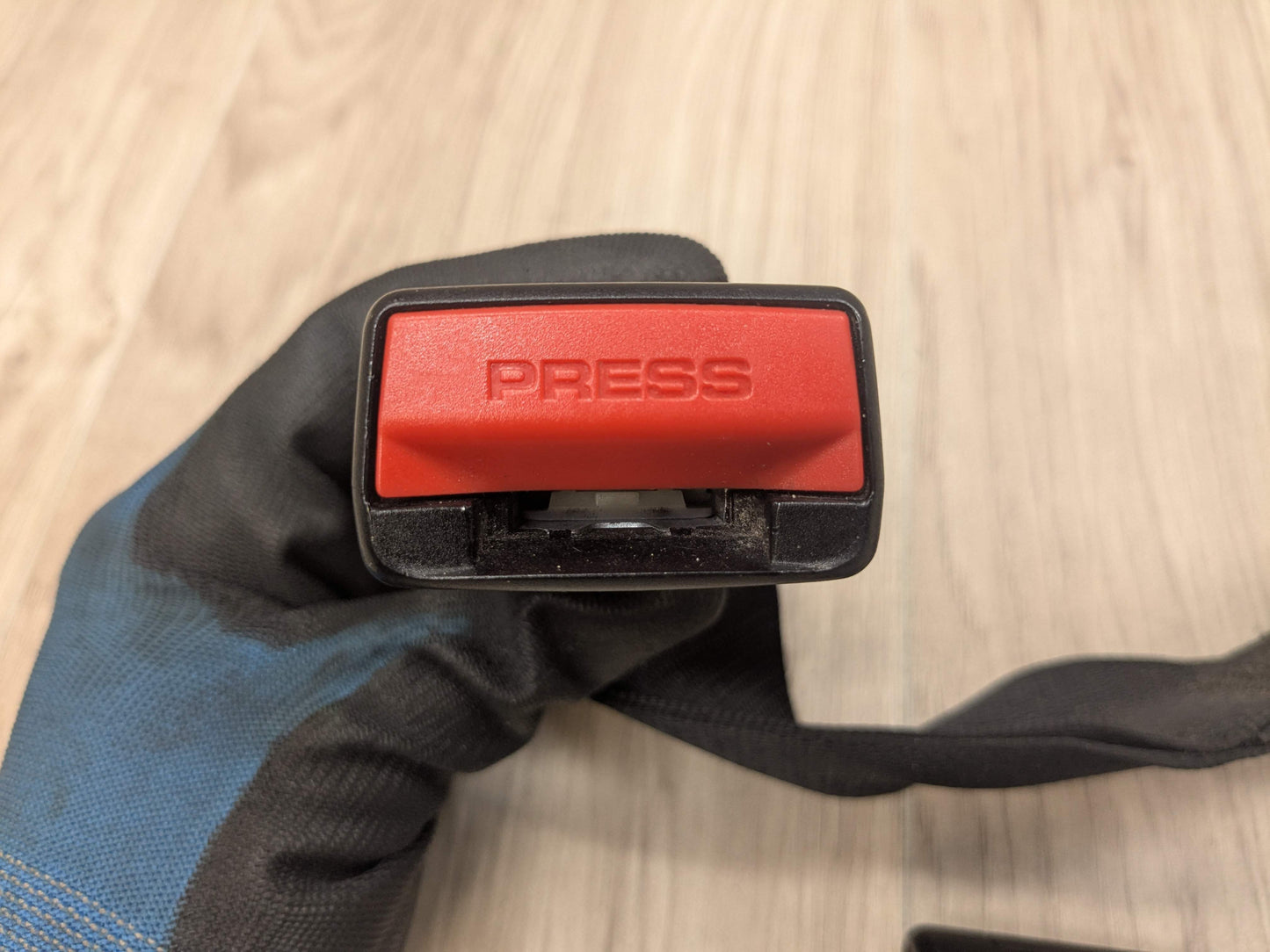 12-20 OEM BMW F30 F36 F80 M3 Rear Lower Center Right Passenger Seat Belt Buckle