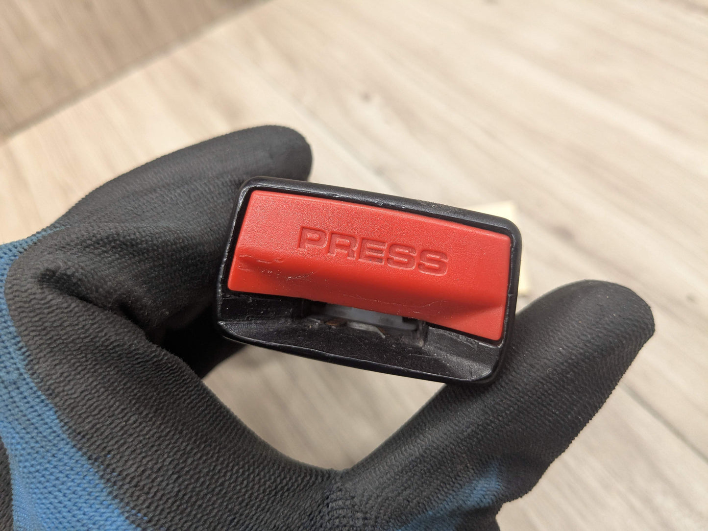 12-20 OEM BMW F30 F36 F80 M3 Rear Lower Center Right Passenger Seat Belt Buckle