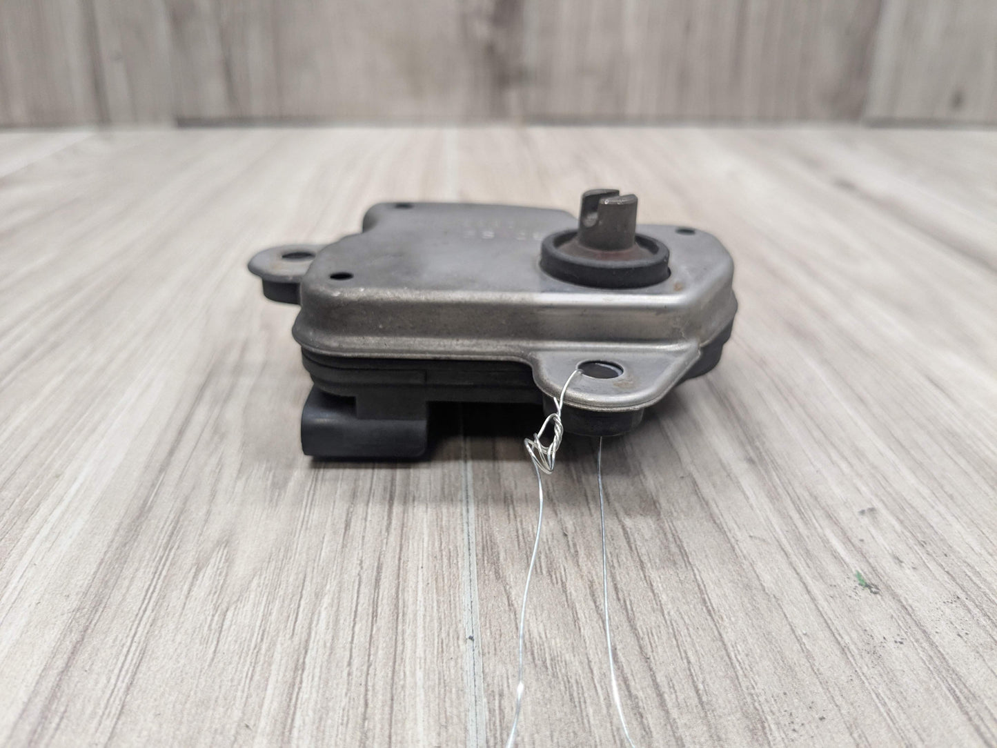 OEM BMW F15 F22 F23 F30 F32 F33 F36 F44 F48 Muffler Exhaust Flap Actuator Motor