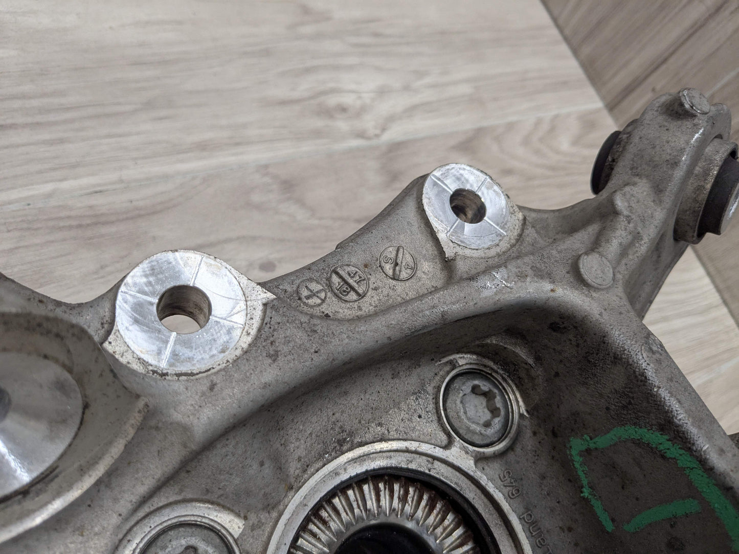 19-25 OEM BMW G20 330 M340 REAR Left Driver Side Knuckle Hub Spindle Bearing