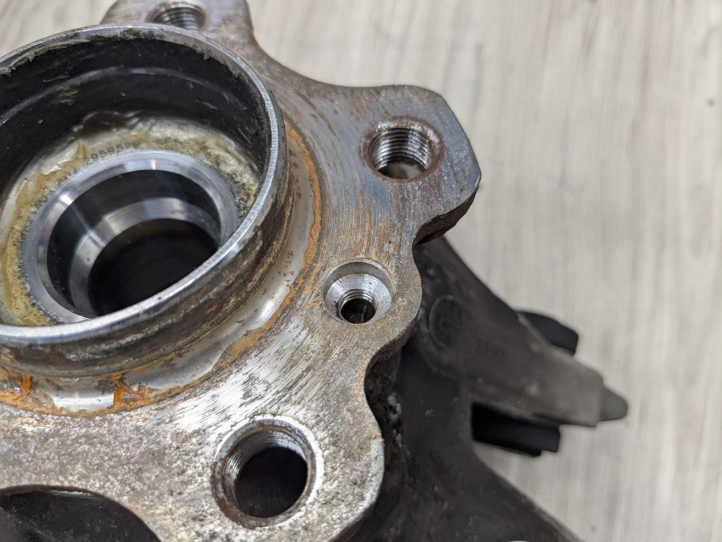 19-25 OEM BMW G20 330 M340 REAR Left Driver Side Knuckle Hub Spindle Bearing