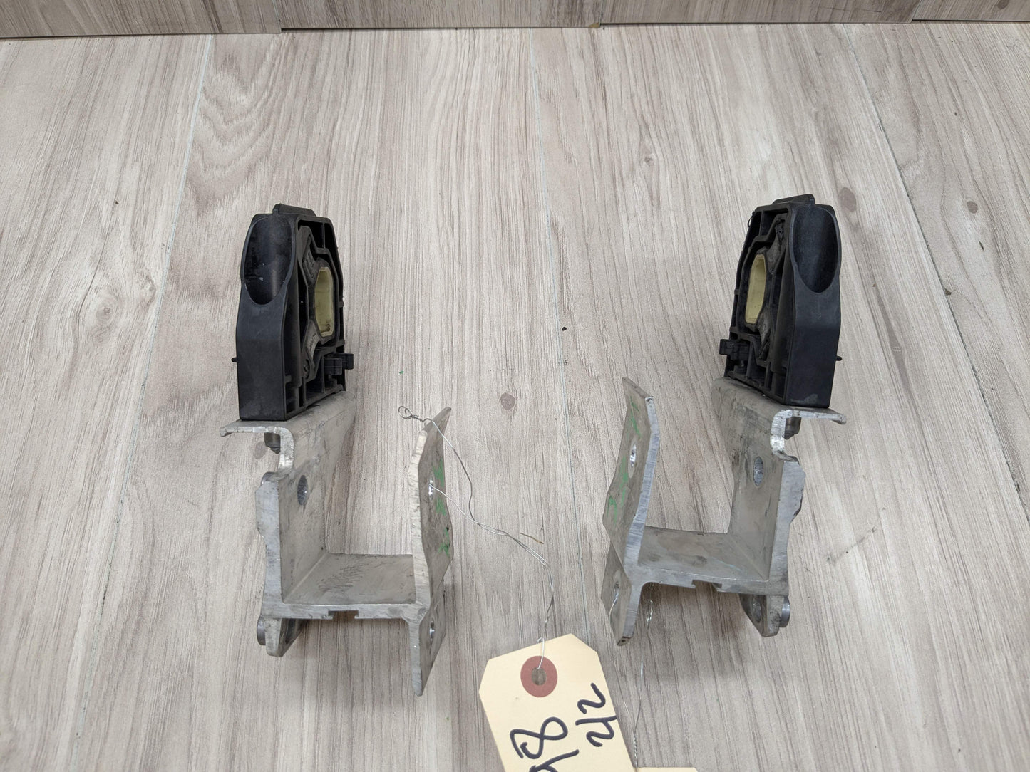 OEM BMW F22 F23 F30 F32 F33 F36 Radiator Carrier Support Bracket Left Right SET