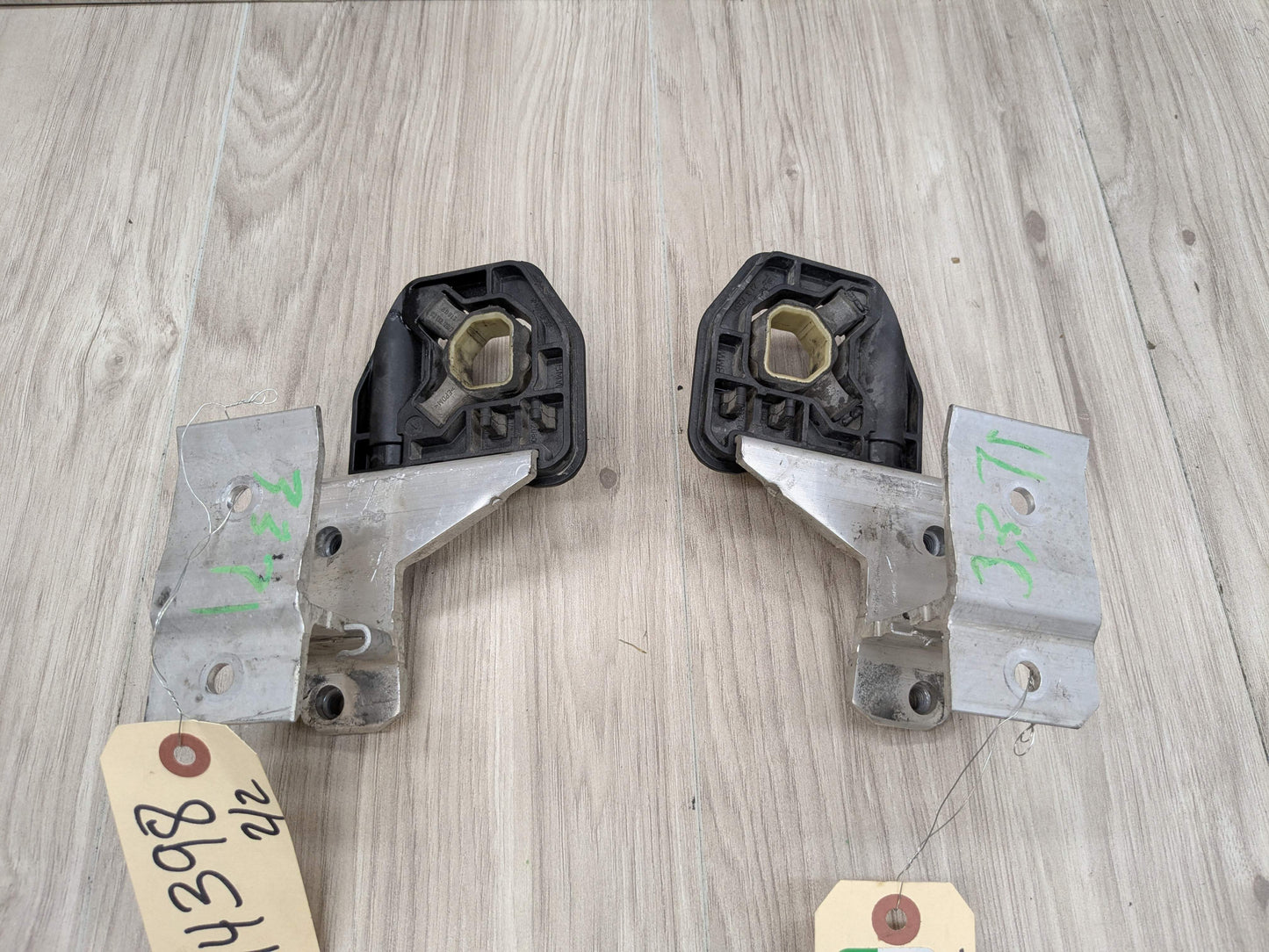 OEM BMW F22 F23 F30 F32 F33 F36 Radiator Carrier Support Bracket Left Right SET