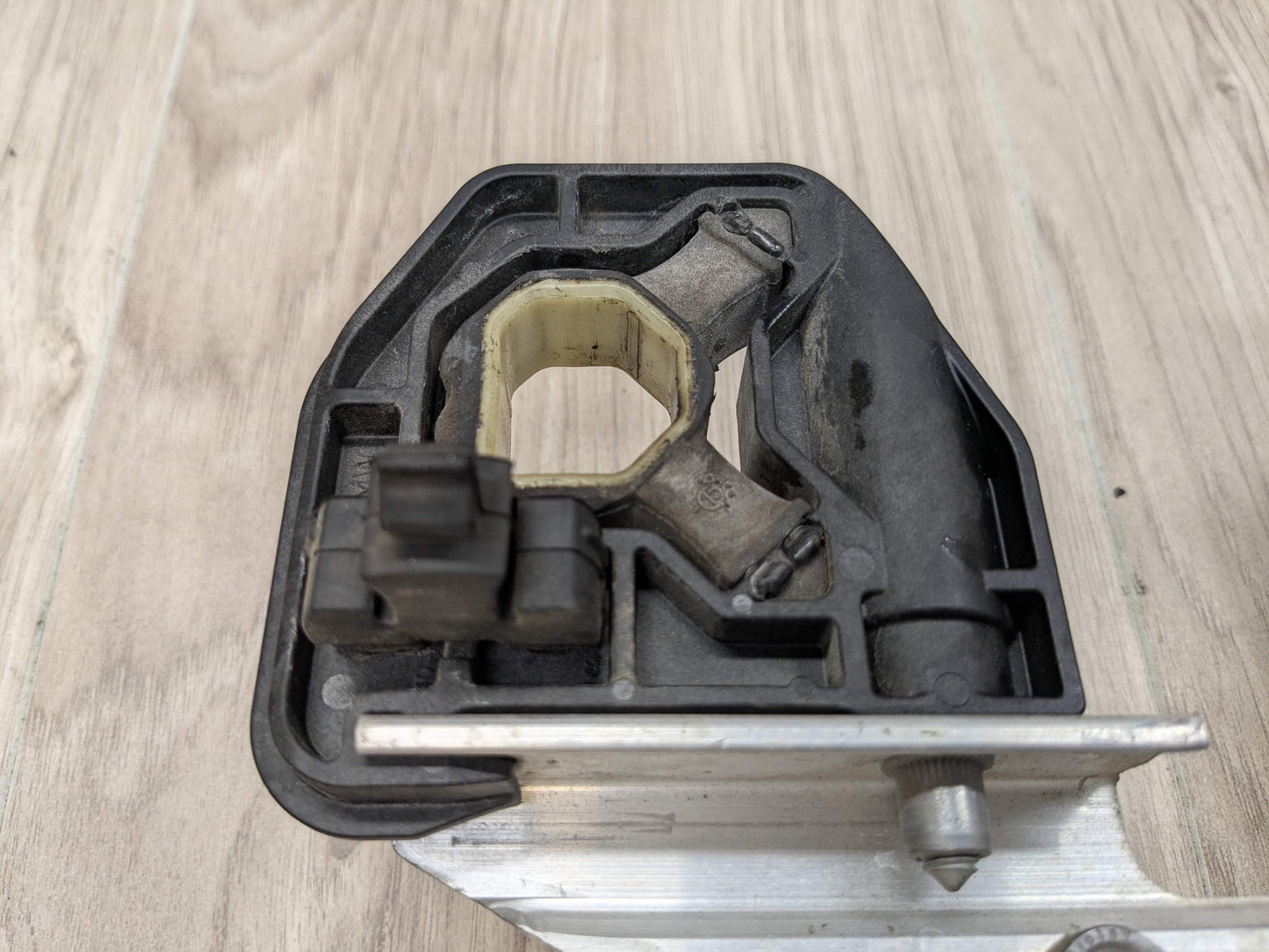 OEM BMW F22 F23 F30 F32 F33 F36 Radiator Carrier Support Bracket Left Right SET