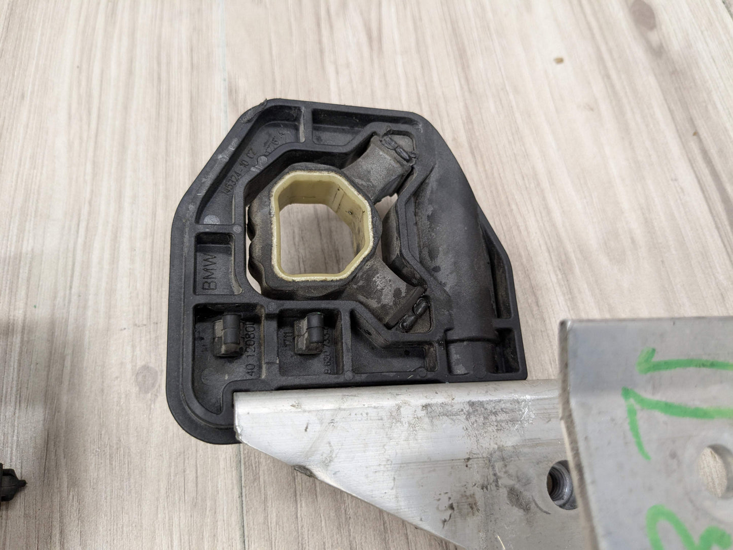 OEM BMW F22 F23 F30 F32 F33 F36 Radiator Carrier Support Bracket Left Right SET