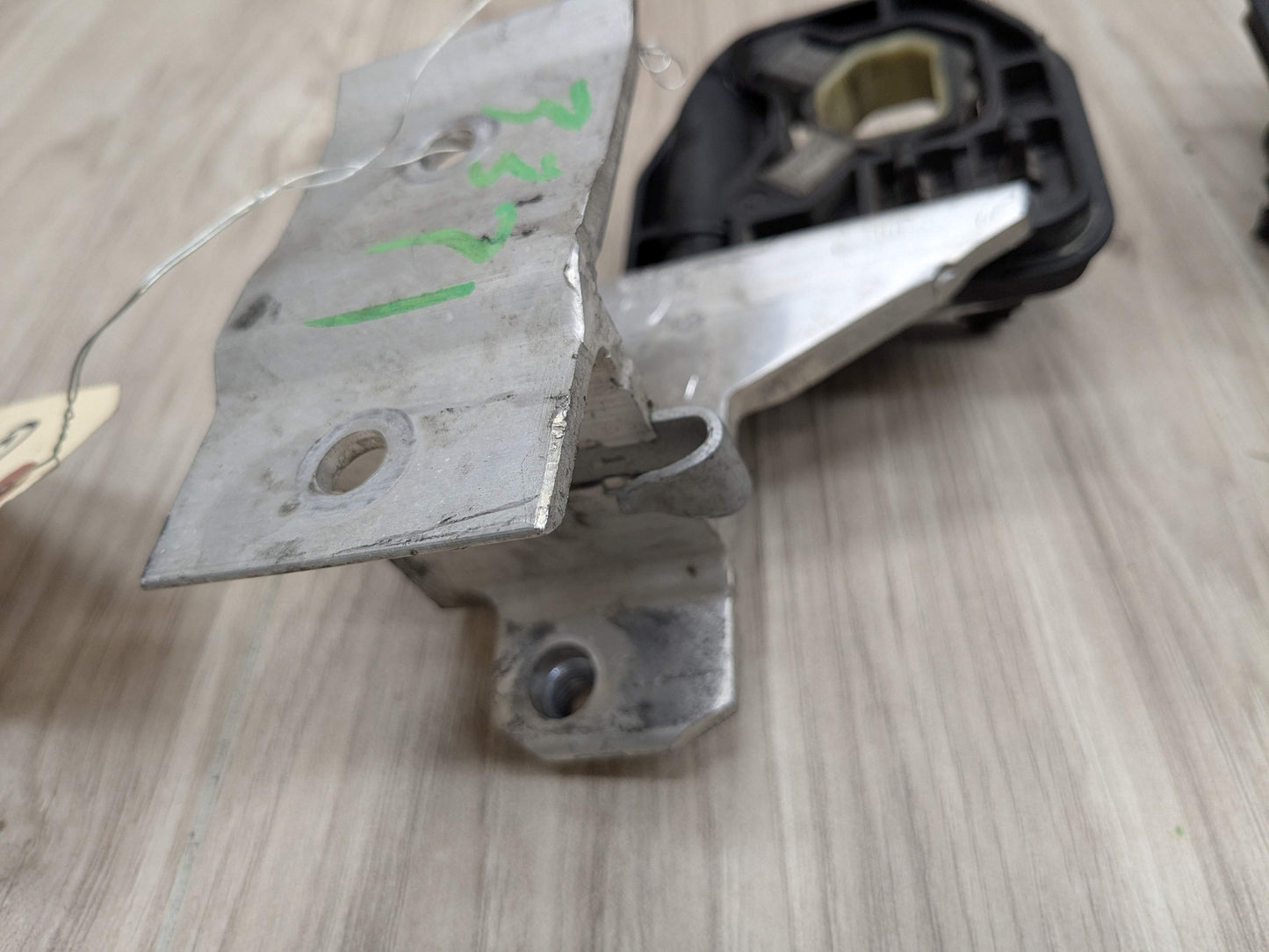 OEM BMW F22 F23 F30 F32 F33 F36 Radiator Carrier Support Bracket Left Right SET