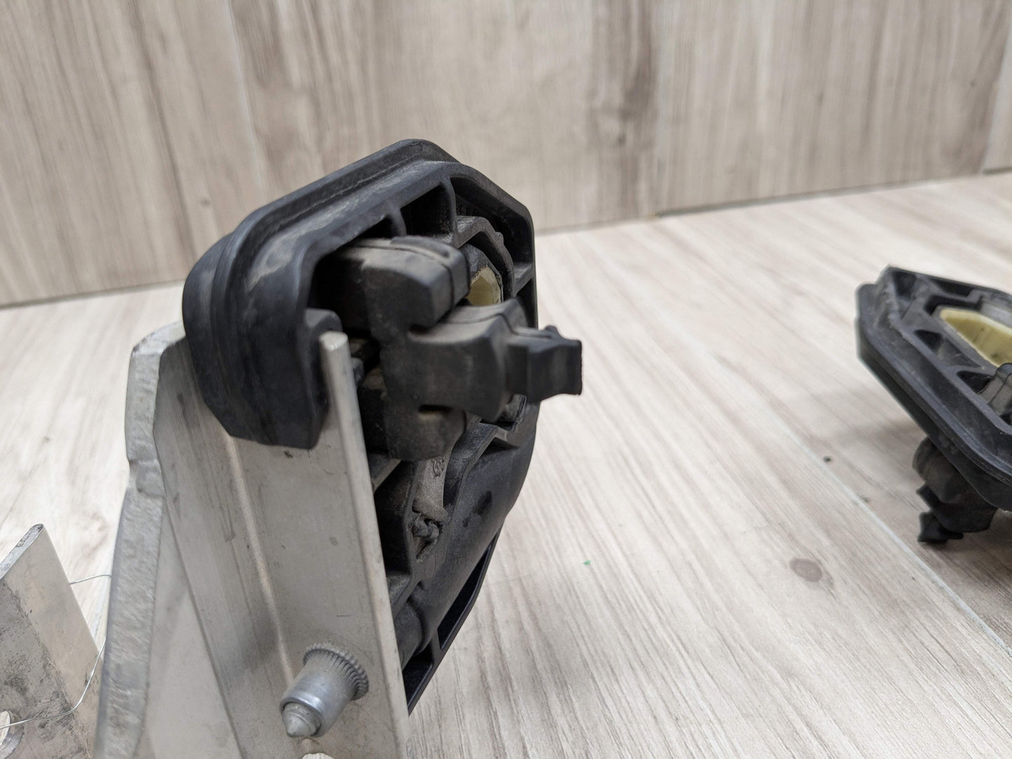 OEM BMW F22 F23 F30 F32 F33 F36 Radiator Carrier Support Bracket Left Right SET