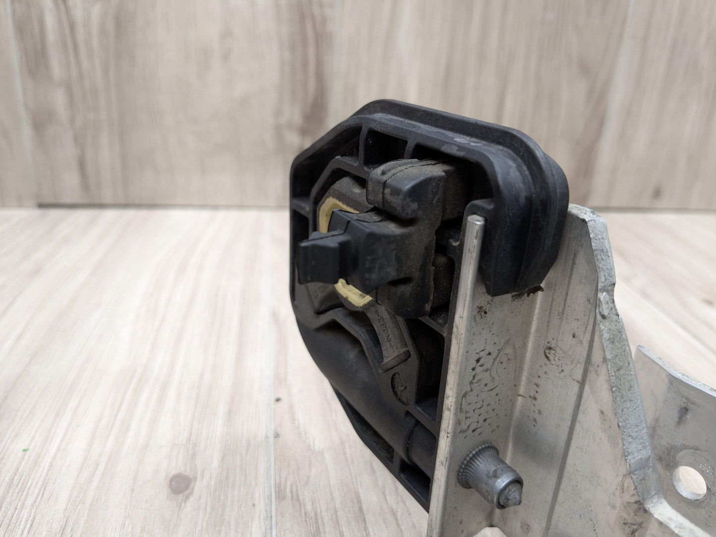 OEM BMW F22 F23 F30 F32 F33 F36 Radiator Carrier Support Bracket Left Right SET