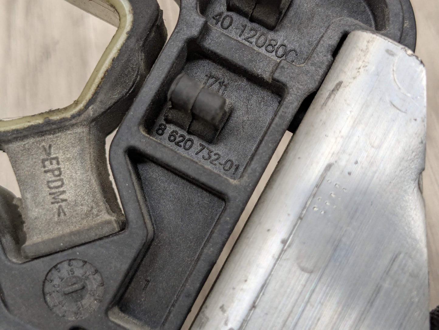 OEM BMW F22 F23 F30 F32 F33 F36 Radiator Carrier Support Bracket Left Right SET