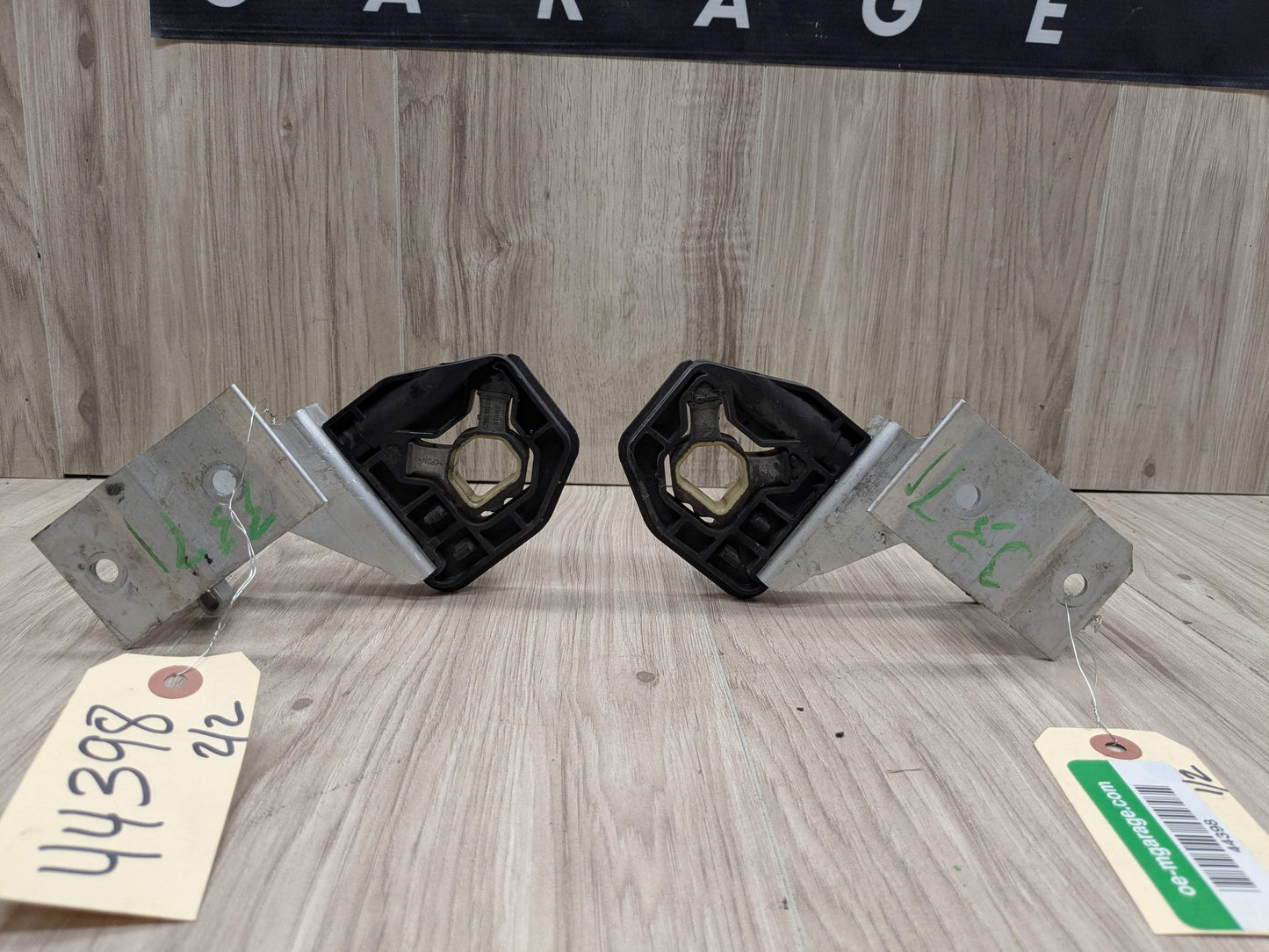 OEM BMW F22 F23 F30 F32 F33 F36 Radiator Carrier Support Bracket Left Right SET