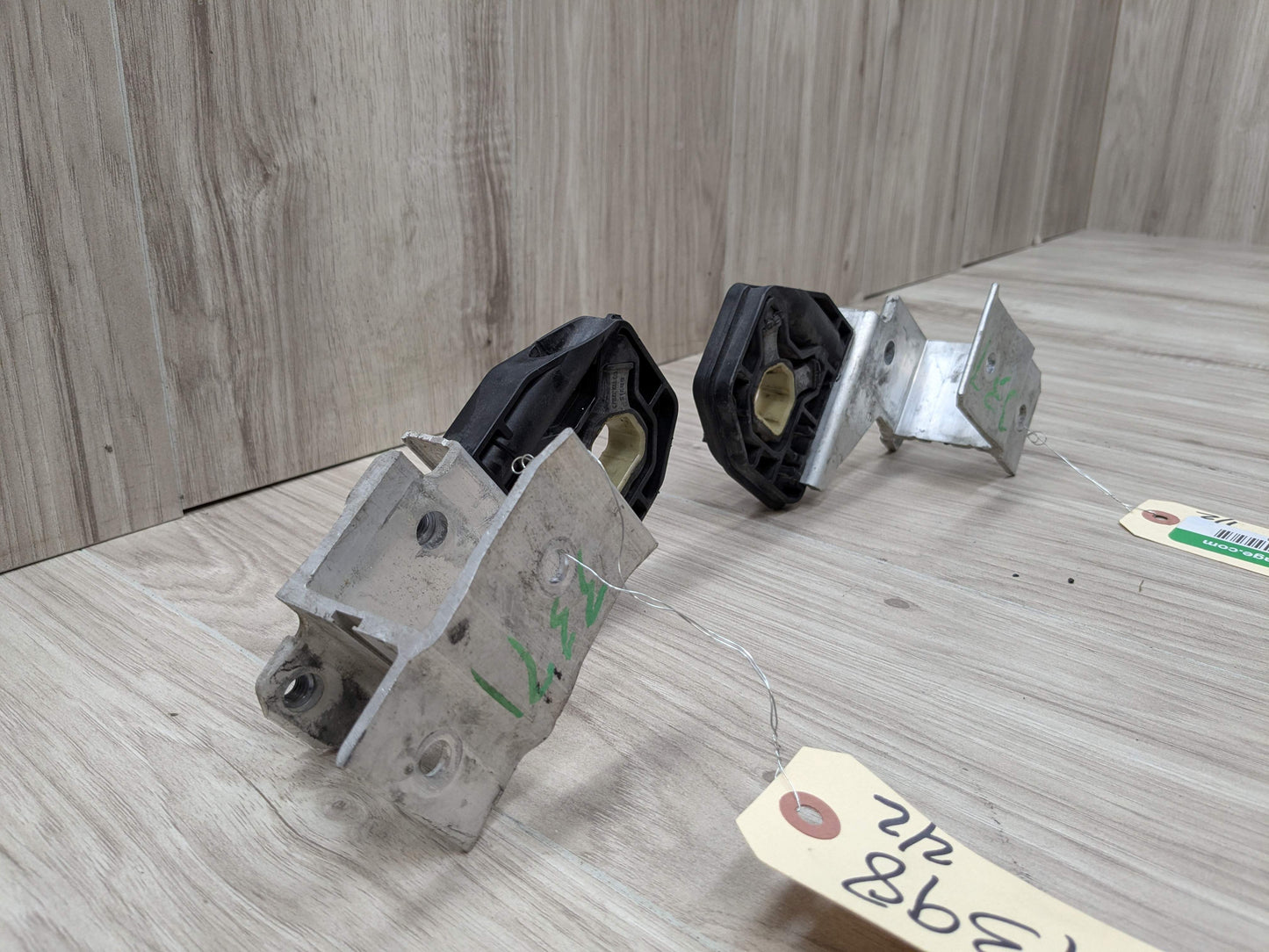 OEM BMW F22 F23 F30 F32 F33 F36 Radiator Carrier Support Bracket Left Right SET