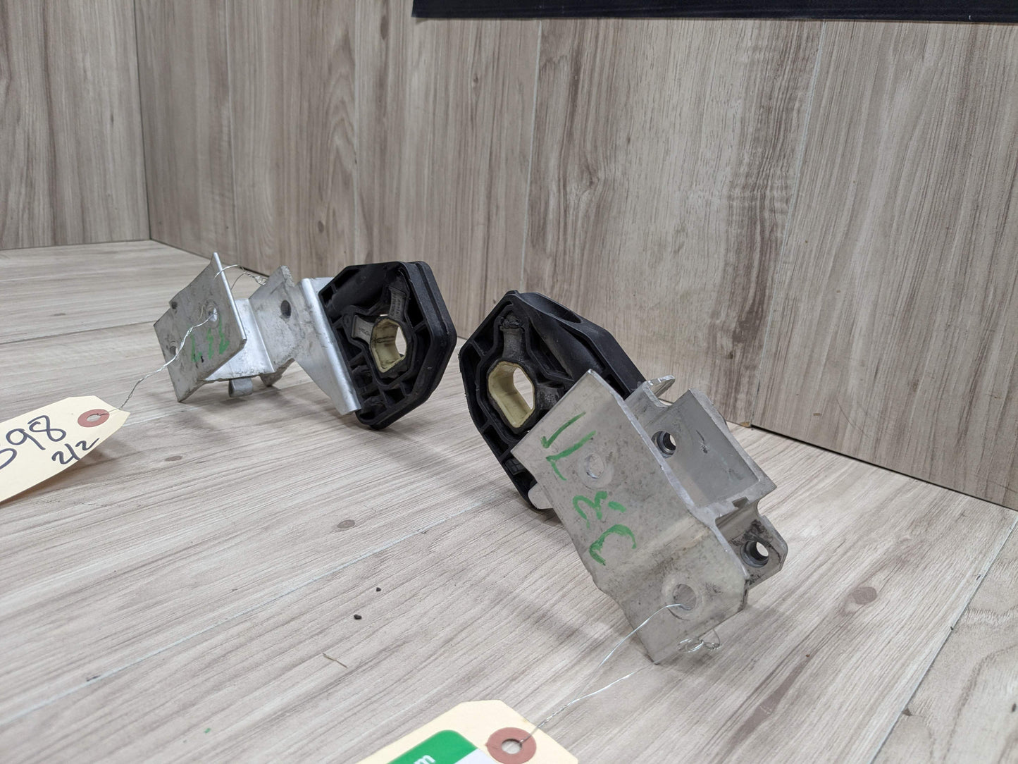 OEM BMW F22 F23 F30 F32 F33 F36 Radiator Carrier Support Bracket Left Right SET