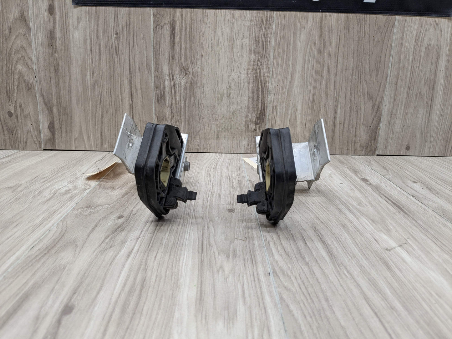 OEM BMW F22 F23 F30 F32 F33 F36 Radiator Carrier Support Bracket Left Right SET