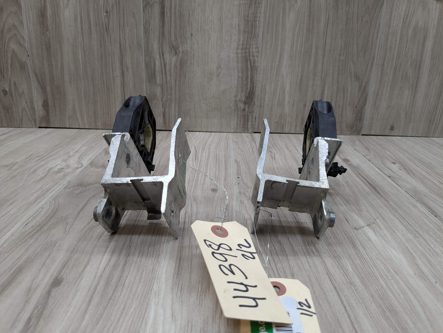 OEM BMW F22 F23 F30 F32 F33 F36 Radiator Carrier Support Bracket Left Right SET