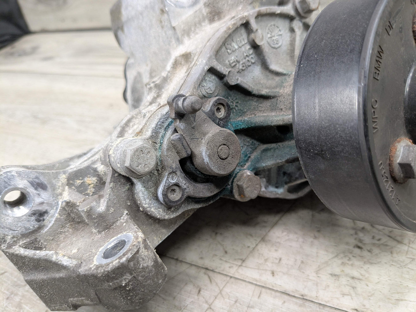 OEM BMW F22 F23 F30 G01 G02 230 330 X3 Engine B46 B48 Coolant Pump With Support