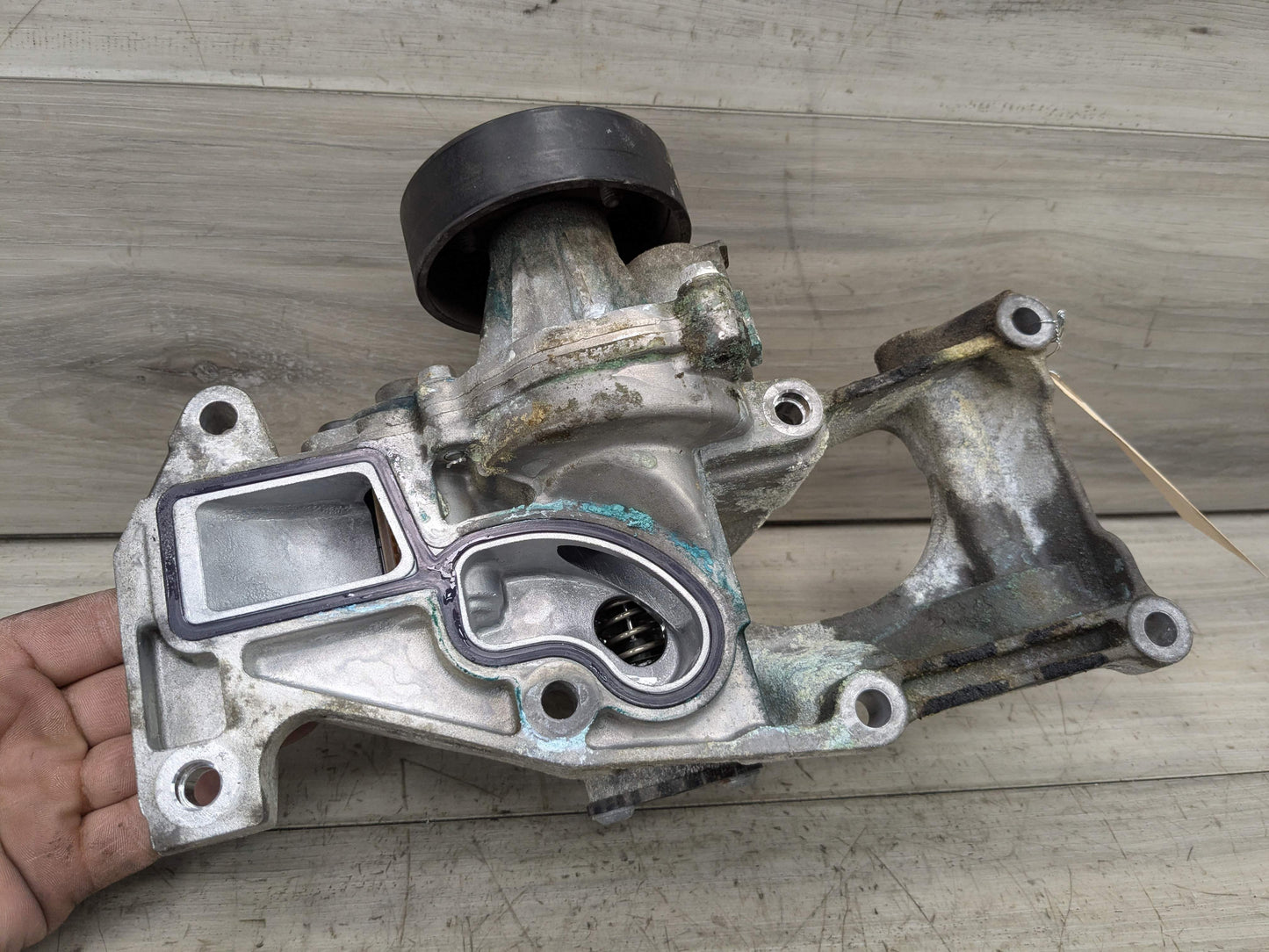 OEM BMW F22 F23 F30 G01 G02 230 330 X3 Engine B46 B48 Coolant Pump With Support