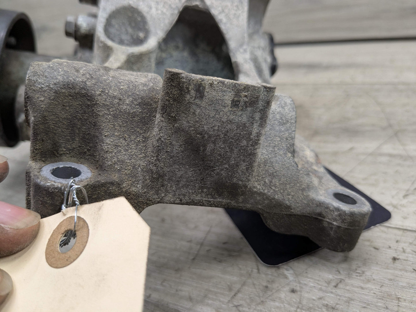 OEM BMW F22 F23 F30 G01 G02 230 330 X3 Engine B46 B48 Coolant Pump With Support